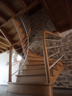escalier en bois (chÃªne),limon Ã  l\'anglaise avec rampe en fer et main courante bois Ã  ESPELETTE (64)